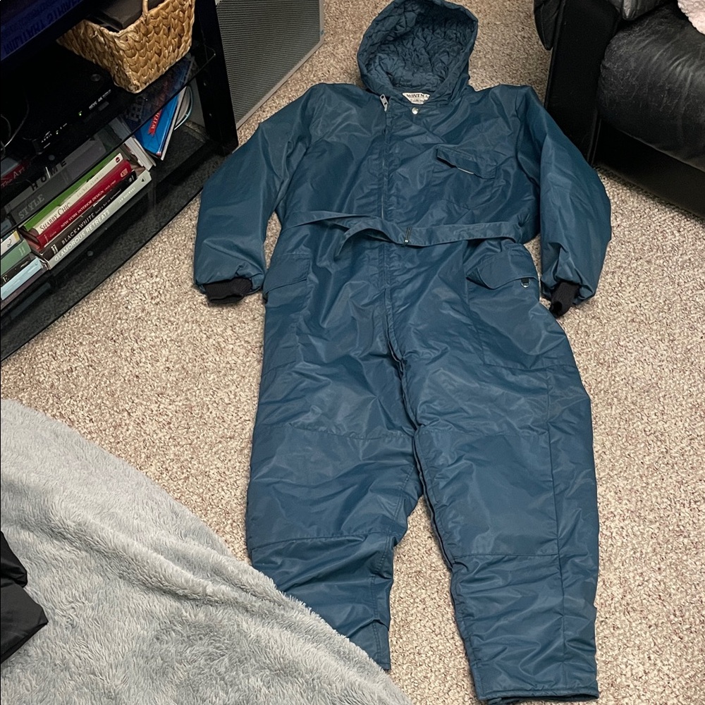 Vintage 70s navy quilted Insulated 1 pc Snowsuit in excellent shape